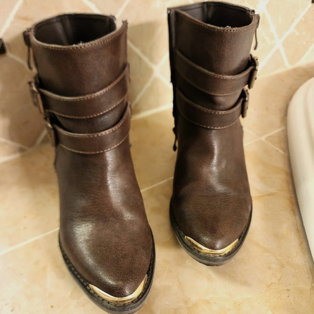 VERY VOLITILE BOOTS